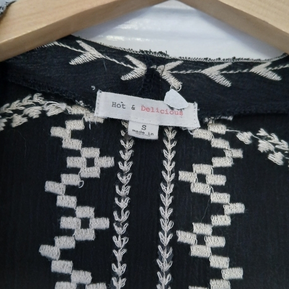 Hot & Delicious Kimono Top Open Front Cardigan Embroidered Sleeves Pockets - Picture 6 of 14